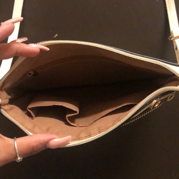 White Crossbody bag - Picture 3 of 4